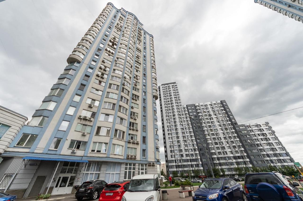 Комфортная Квартира На Метро Осокорки Kiev Luaran gambar